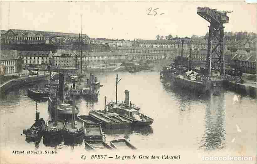 Postcards: France - 29 - Brest - La grande Grue dans l'Arsenal - Bateaux - Navires de Guerre - Etat &eacute;corn&eacute;e en