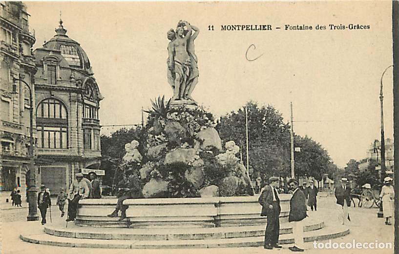 Postales: France - 34 - Montpellier - Fontaine des Trois-Gr&acirc;ces - Anim&eacute;e - Sculpture de femmes aux seins nus -