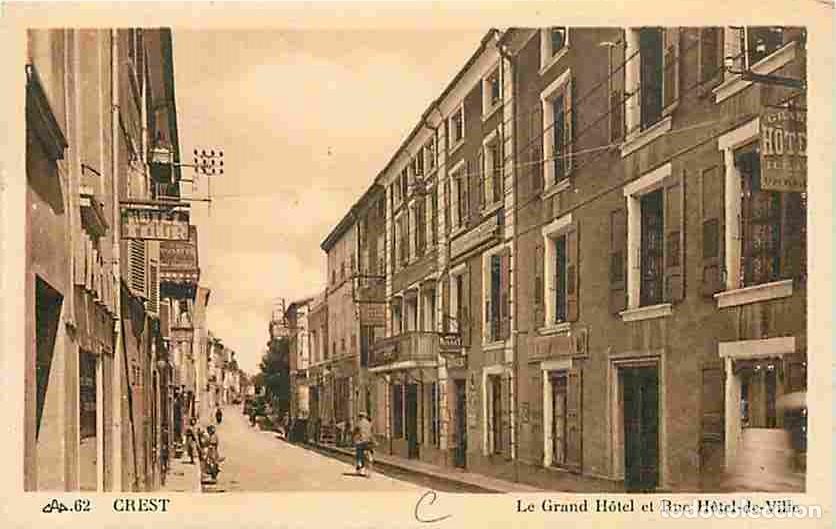 Cartes Postales: France - 26 - Crest - Le Grand H&ocirc;tel et Rue H&ocirc;tel-de-Ville - Anim&eacute;e - Correspondance - CPA - Voir Sc