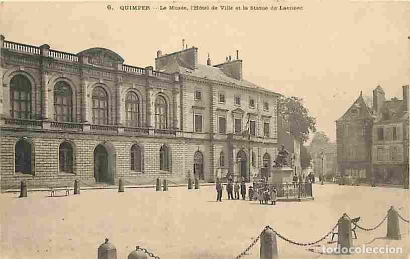 Postcards: France - 29 - Quimper - Le Mus&eacute;e, l'H&ocirc;tel de Ville et la Statue de Laennec - Pr&eacute;curseur - Anim&eacute;e - C
