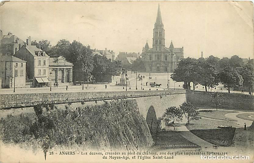 Postcards: France - 49 - Angers - Les douves creus&eacute;es au pied du ch&acirc;teau - L'Eglise Saint Laud - Anim&eacute;e - Oblit