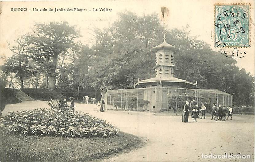 Postales: France - 35 - Rennes - Un coin du Jardin des Plantes - La Voli&egrave;re - Anim&eacute;e - Etat pli visible - CPA