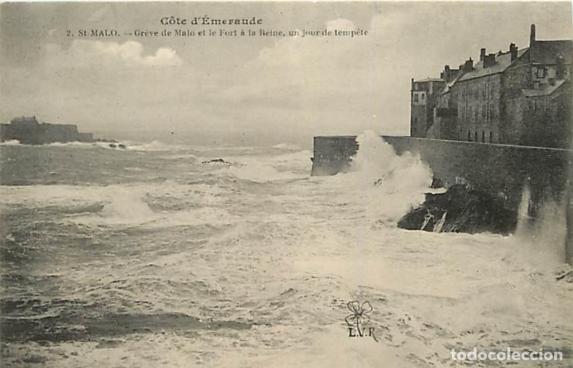 Cartoline: France - 35 - Saint Malo - Gr&egrave;ve de Malo et le Fort de la Reine un jour de tempete - Effet de Vagues