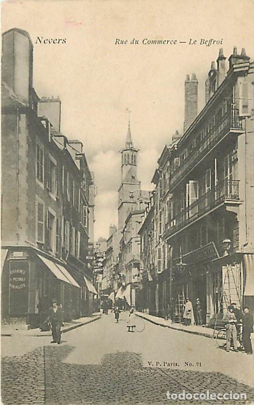 Cartoline: France - 58 - Nevers - Rue du Commerce - Le Beffroi - Anim&eacute;e - Oblit&eacute;ration ronde de 1904 - CPA - Vo