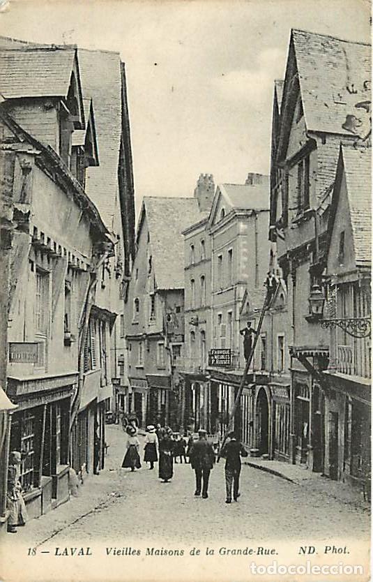 Cartes Postales: France - 53 - Laval - Vieilles Maisons de la Grande-Rue - Anim&eacute;e - Etat l&eacute;ger pli visible - CPA - Vo