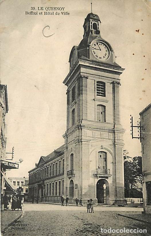 Postales: France - 59 - Le Quesnoy - Beffroi et Hotel de Ville - Anim&eacute;e - Correspondance - Etat pli visible -