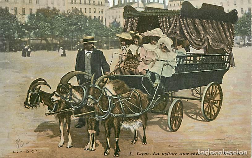 Postkarten: France - 69 - Lyon - La Voiture aux ch&egrave;vres - Place Bellecour - Anim&eacute;e - Coloris&eacute;e - Tr&egrave;s bon &eacute;tat -