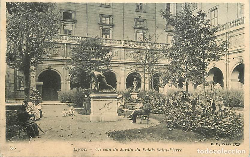 Postkarten: France - 69 - Lyon - Un coin du Jardin du Palais Saint-Pierre - Anim&eacute;e - Etat l&eacute;ger pli visible - CP
