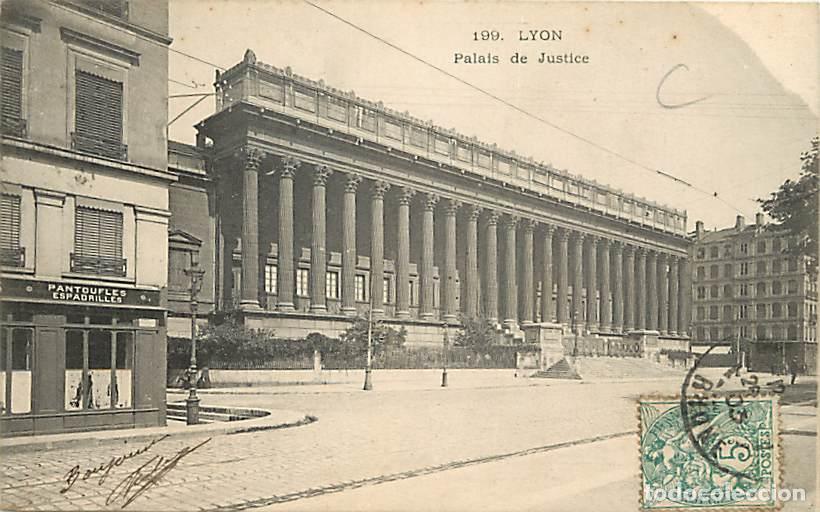 Postkarten: France - 69 - Lyon - Palais de Justice - Pr&eacute;curseur - Magasin de pantoufles et espadrilles sur la ga