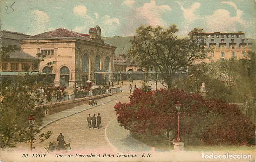 Postkarten: France - 69 - Lyon - Gare de Perrache et Hotel Terminus - Anim&eacute;e - Coloris&eacute;e - Etat pli visible - CP