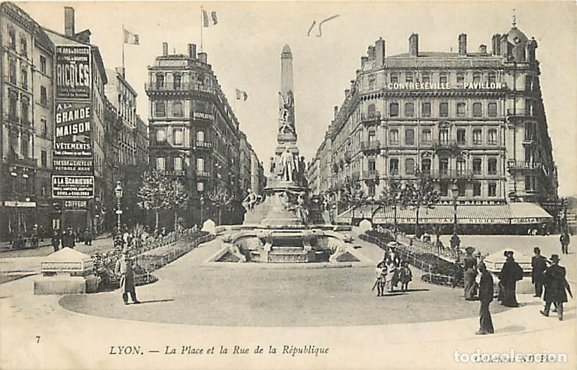 Postkarten: France - 69 - Lyon - La Place et la Rue de la R&eacute;publique - Anim&eacute;e - Pr&eacute;curseur - Etat l&eacute;ger pli visi