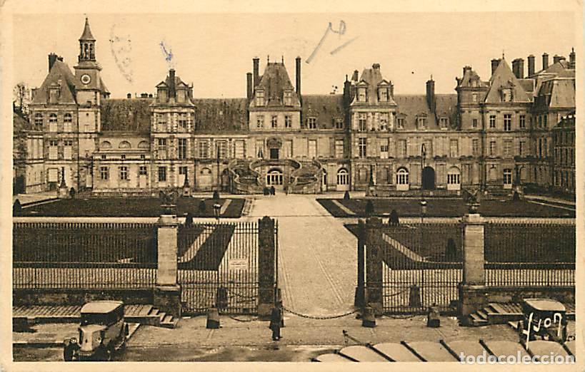 Postais: France - 77 - Fontainebleau - Palais de Fontaineblau - Cour des Adieux - Anim&eacute;e - Automobiles - Obli