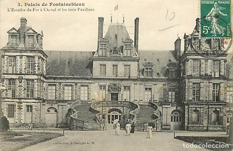 Cartoline: France - 77 - Fontainebleau - Palais de Fontaineblau - L'Escalier du Fer &agrave; Cheval et les trois Pavil