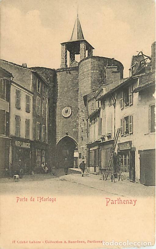 Postales: France - 79 - Parthenay - Porte de l'Horloge - Anim&eacute;e - Pr&eacute;curseur - Etat abim&eacute;e en bas &agrave; droite - C