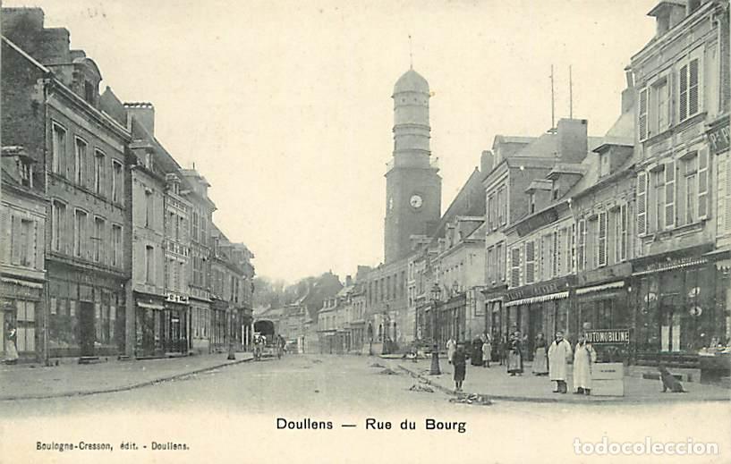 Postales: France - 80 - Doullens - Rue du Bourg - Anim&eacute;e - Oblit&eacute;ration ronde de 1905 - CPA - Voir Scans Recto