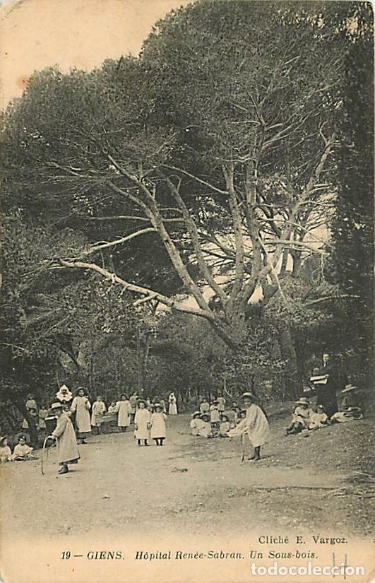 Cartoline: France - 83 - Giens - H&ocirc;pital Ren&eacute;e-Sabran. Un Sous-bois - Anim&eacute;e - Enfants - CPA - Voir Scans Recto