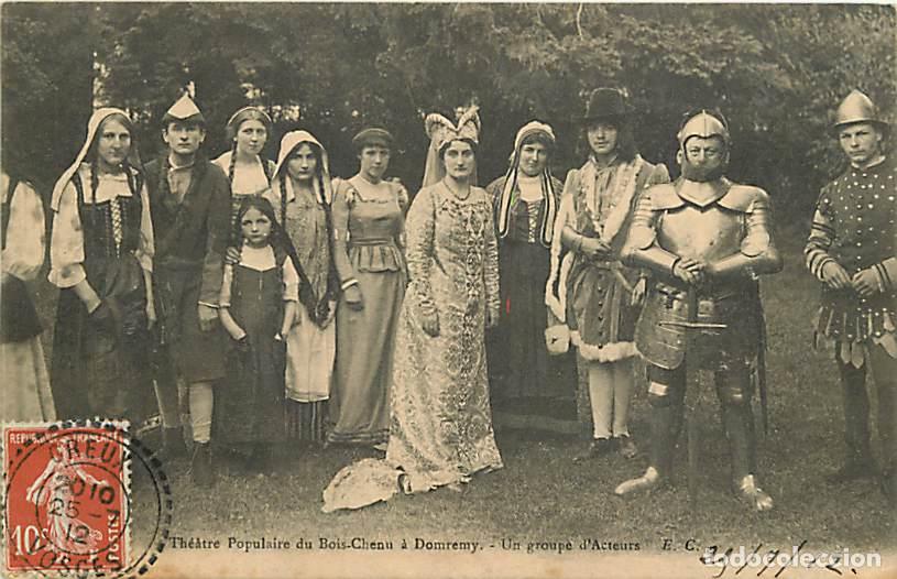Postales: France - 88 - Domr&eacute;my - Th&eacute;&acirc;tre Populaire du Bois-Chenu &agrave; Domremy. - Un Groupe d'Acteurs - Anim&eacute;e -