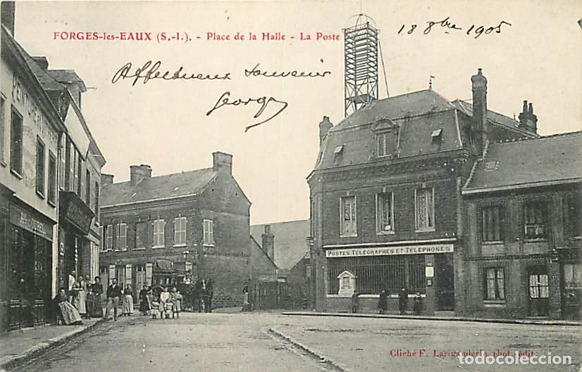 Cartoline: France - 76 - Forges les Eaux - Place de la Halle - La Poste - Anim&eacute;e - Oblit&eacute;ration ronde de 1905 -