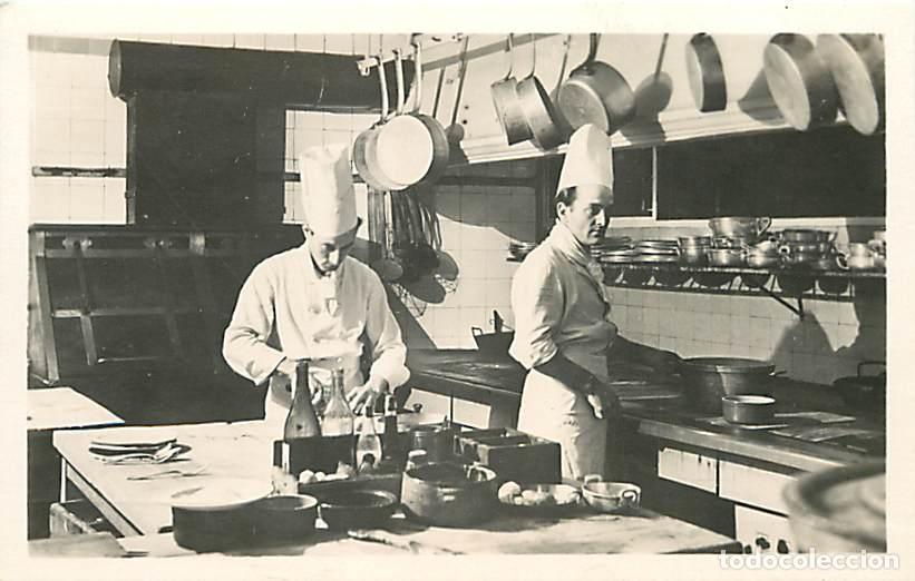 Cartes Postales: France - 06 - Nice - Restaurant Raynaud - Une partie de la Cuisine - Chefs au travail - Anim&eacute;e - CPS