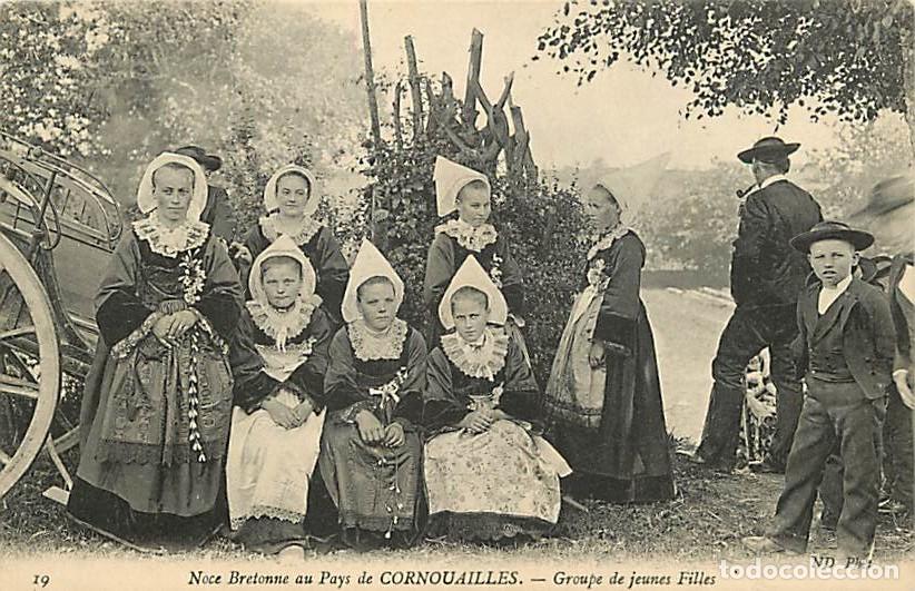 Cartoline: France - 29 - Finist&egrave;re - Noce Bretonne au Pays de Cornouailles - Groupe de jeunes filles - Anim&eacute;e -