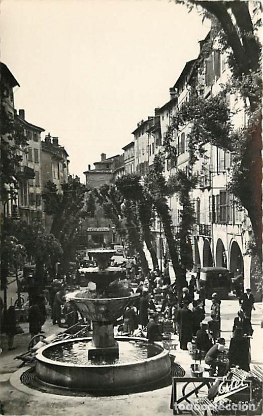 Postales: France - 06 - Grasse - Place aux Aires - Vieille Fontaine - March&eacute; aux Fleurs - Anim&eacute;e - Automobiles