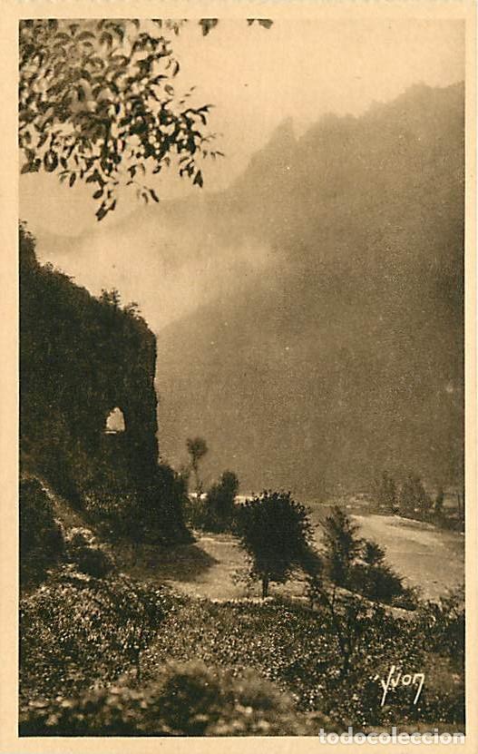 Cartoline: France - 48 - Les Gorges du Tarn - Route creus&eacute;e dans la roc &agrave; hauteur des D&eacute;troits - CPA - Carte Ne