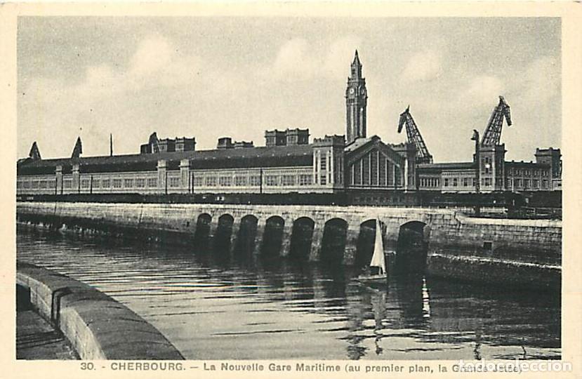 Cartes Postales: France - 50 - Cherbourg - La Nouvelle Gare Maritime - Au premier plan la Grande Jet&eacute;e - CPA - Carte