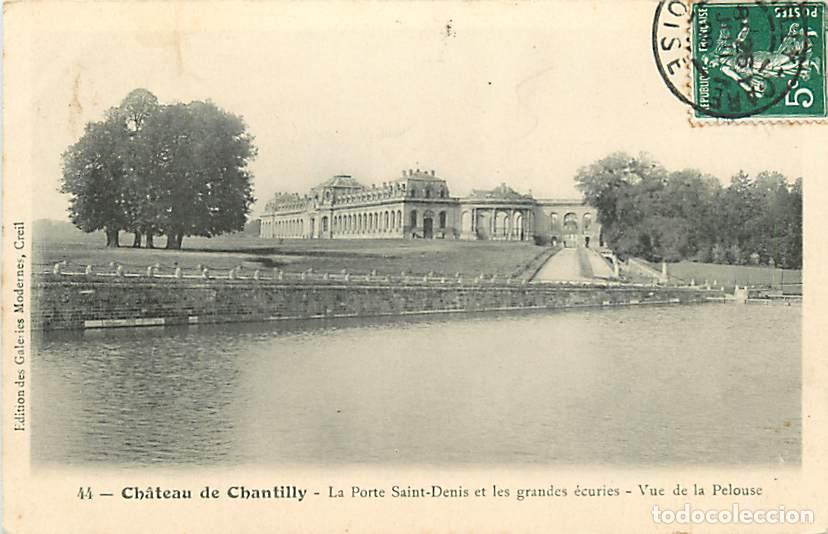 Cartes Postales: France - 60 - Chantilly - Le Ch&acirc;teau - La Porte Saint-Denis et les grandes &eacute;curies - Vue de la Pelou