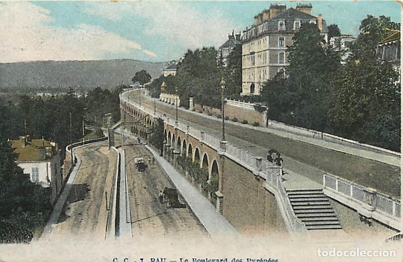 Postales: France - 64 - Pau - Le Boulevard des Pyr&eacute;n&eacute;es - Coloris&eacute;e - Carte venant d'un carnet - CPA - Etat ca