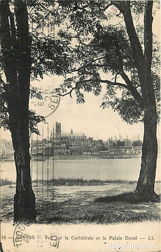 Postales: France - 58 - Nevers - Vue sur la Cath&eacute;drale et le Palais Ducal - CPA - Oblit&eacute;ration ronde de 1929 -