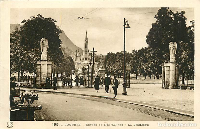 Postales: France - 65 - Lourdes - Entr&eacute;e de l'Esplanade - La Basilique - Anim&eacute;e - Correspondance - CPA - Voir