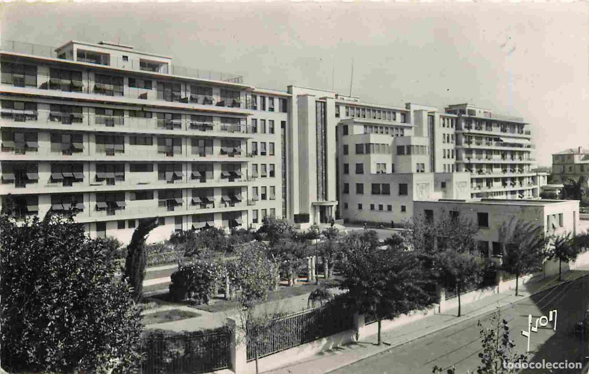 Postkarten: France - 34 - Montpellier - Les cliniques Saint-Charles - Mention Photographie v&eacute;ritable - Carte Den