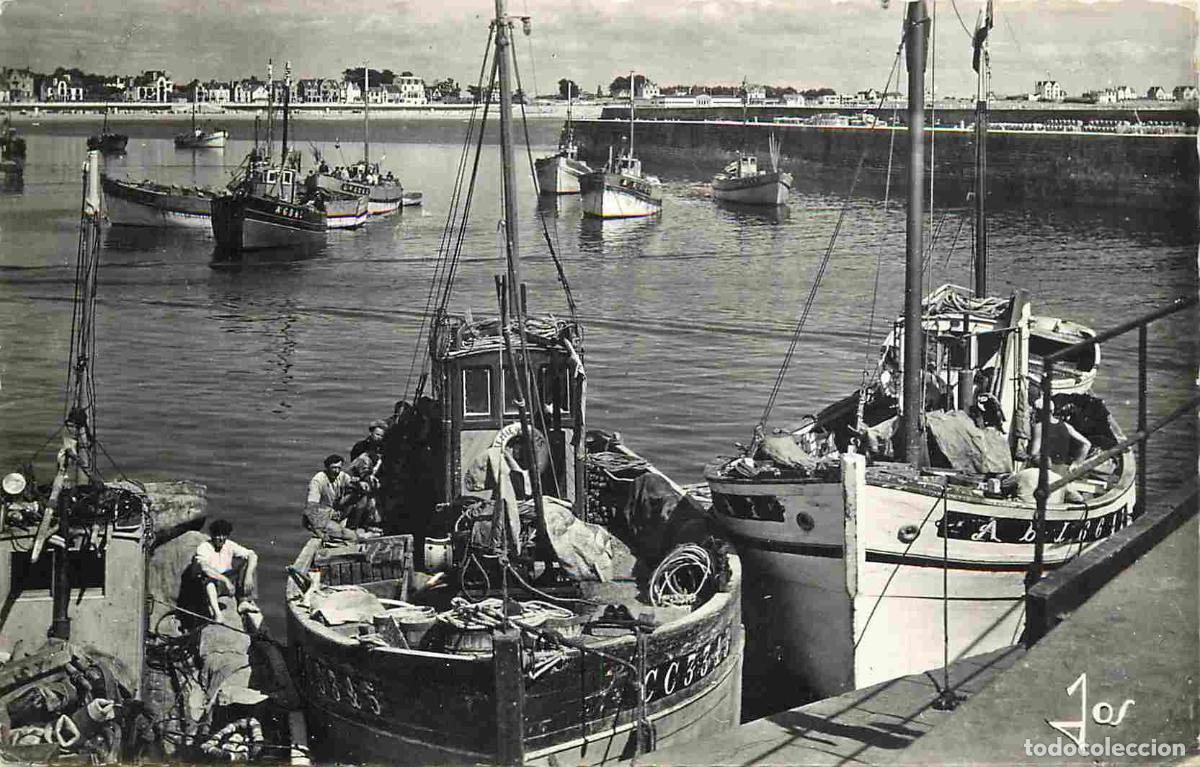 Postkarten: France - 56 - Presqu'Ile de Quiberon - Port-Maria - Bateaux de p&ecirc;che pr&egrave;s du mole - A l'horizon la b