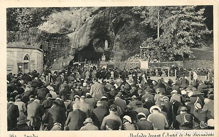 Postales: France - 65 - Lourdes - Malades devant l'Autel de Sainte Bernadette - Anim&eacute;e - CPA - Voir Scans Rect