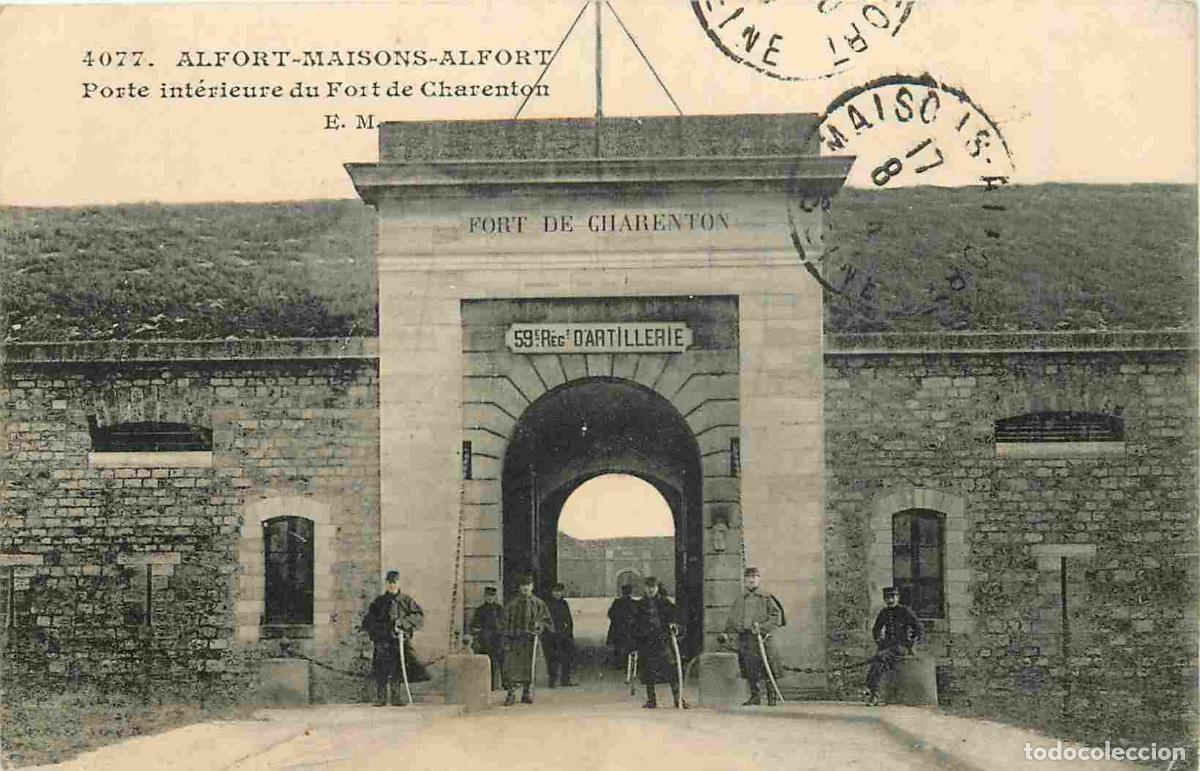 Postais: France - 94 - Maisons Alfort - Porte int&eacute;rieure du Fort de Charenton - Anim&eacute;e - 59e R&eacute;giment d'Artil