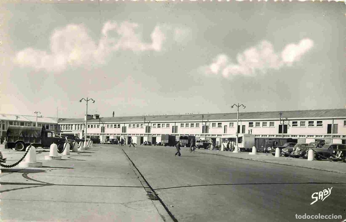 Postais: France - 56 - Lorient - La Cri&eacute;e ou Port de P&ecirc;che - Anim&eacute;e - Automobiles - Mention Photographie v&eacute;ri