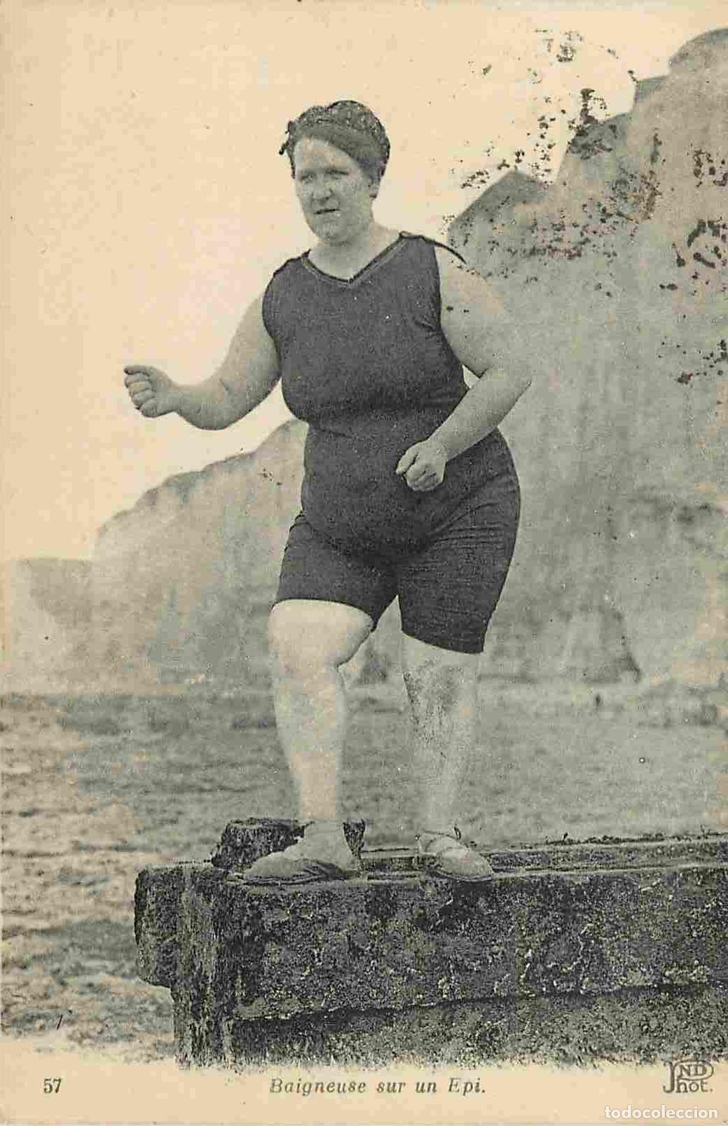 Postcards: France - 76 - Seine Maritime - Baigneuse sur un Epi - Anim&eacute;e - CPA - Oblit&eacute;ration ronde de 1923 - Vo
