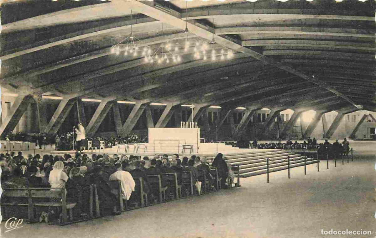 Cartes Postales: France - 65 - Lourdes - Basilique Saint Pie X - int&eacute;rieur de l'Eglise souterraine - Anim&eacute;e - Carte D