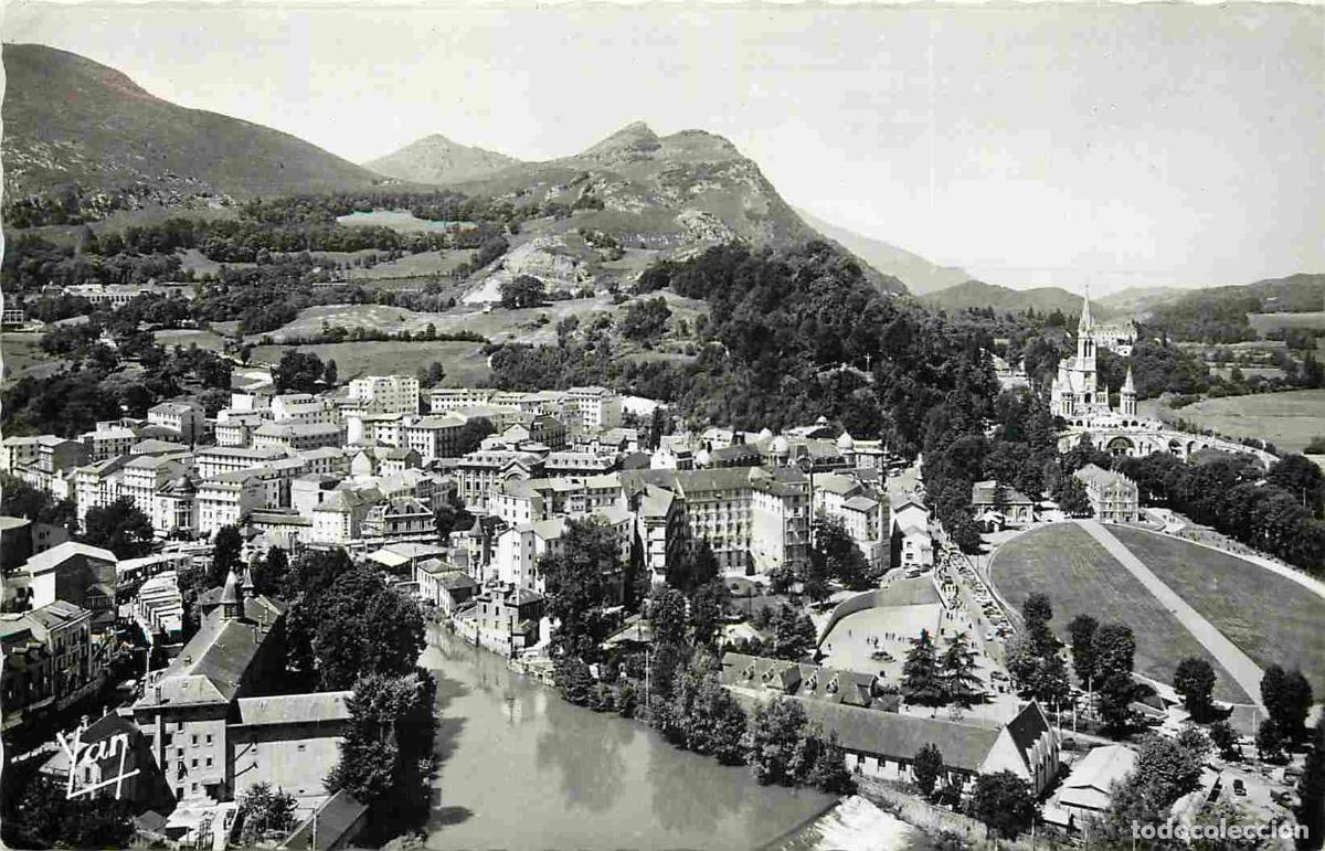 Cartes Postales: France - 65 - Lourdes - Vue G&eacute;n&eacute;rale - Vue prise du Ch&acirc;teau Fort montrant l'emplacement de la Basili