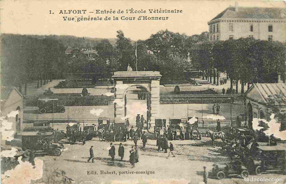 Cartes Postales: France - 94 - Maisons Alfort - Entr&eacute;e de l'&Eacute;cole V&eacute;t&eacute;rinaire - Vue g&eacute;n&eacute;rale de la Cour d'Honneur - A