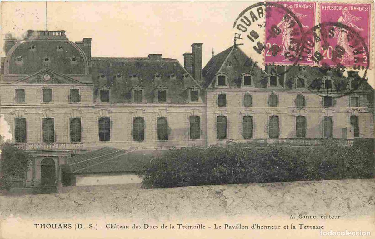 Cartoline: France - 79 - Thouars - Ch&acirc;teau des Ducs de Tr&eacute;moille - Le Pavillon d'honneur et la Terrasse - Corre