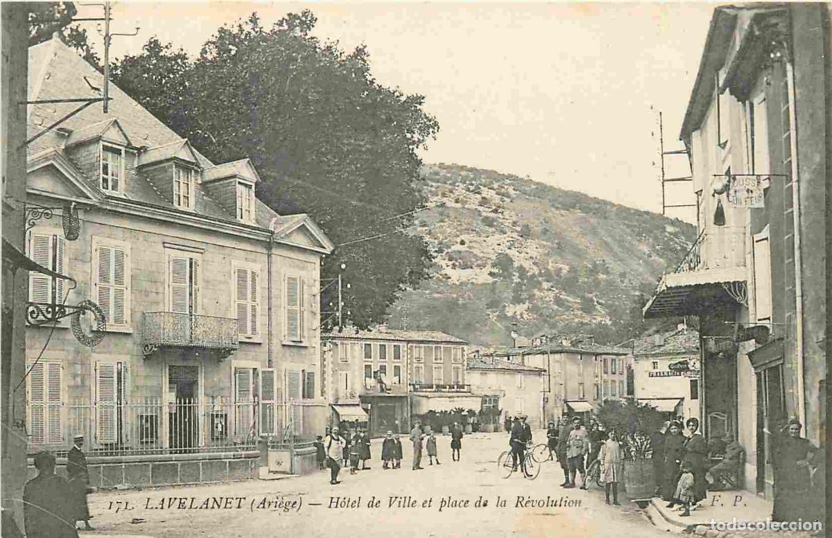 Postcards: France - 09 - Lavelanet - H&ocirc;tel de Ville et place de la R&eacute;volution - Anim&eacute;e - CPA - Voir Scans Recto