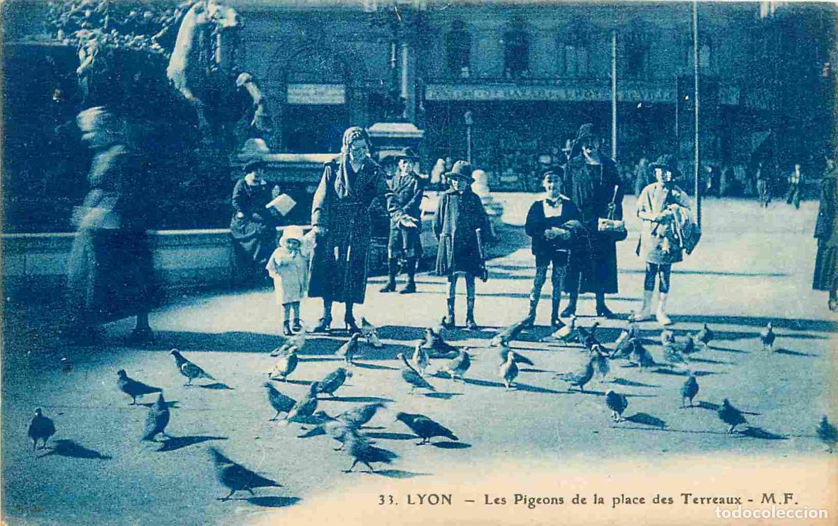 Postcards: France - 69 - Lyon - Les Pigeons de la Place du Tertre - Anim&eacute;e - CPA - Oblit&eacute;ration ronde de 1927 -