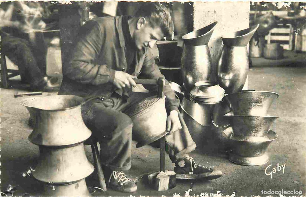 Cartoline: France - 50 - Villedieu les Poeles - Chaudronnier au travail - Anim&eacute;e - M&eacute;tiers - Mention Photograph