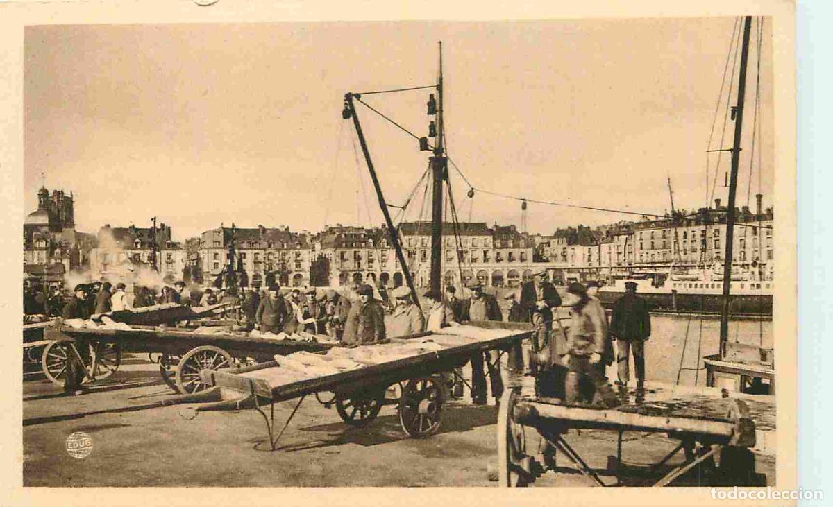 Cartoline: France - 76 - Dieppe - Le triage du poisson - Anim&eacute;e - CPA - Carte provenant d'un Carnet - Voir Scan