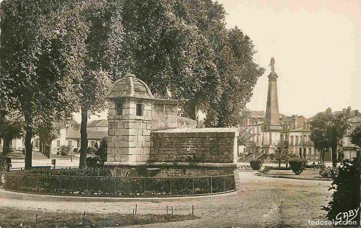 Postkarten: France - 17 - Rochefort sur Mer - La Lanterne Vauban et le Monument aux Morts - Mention Photographie