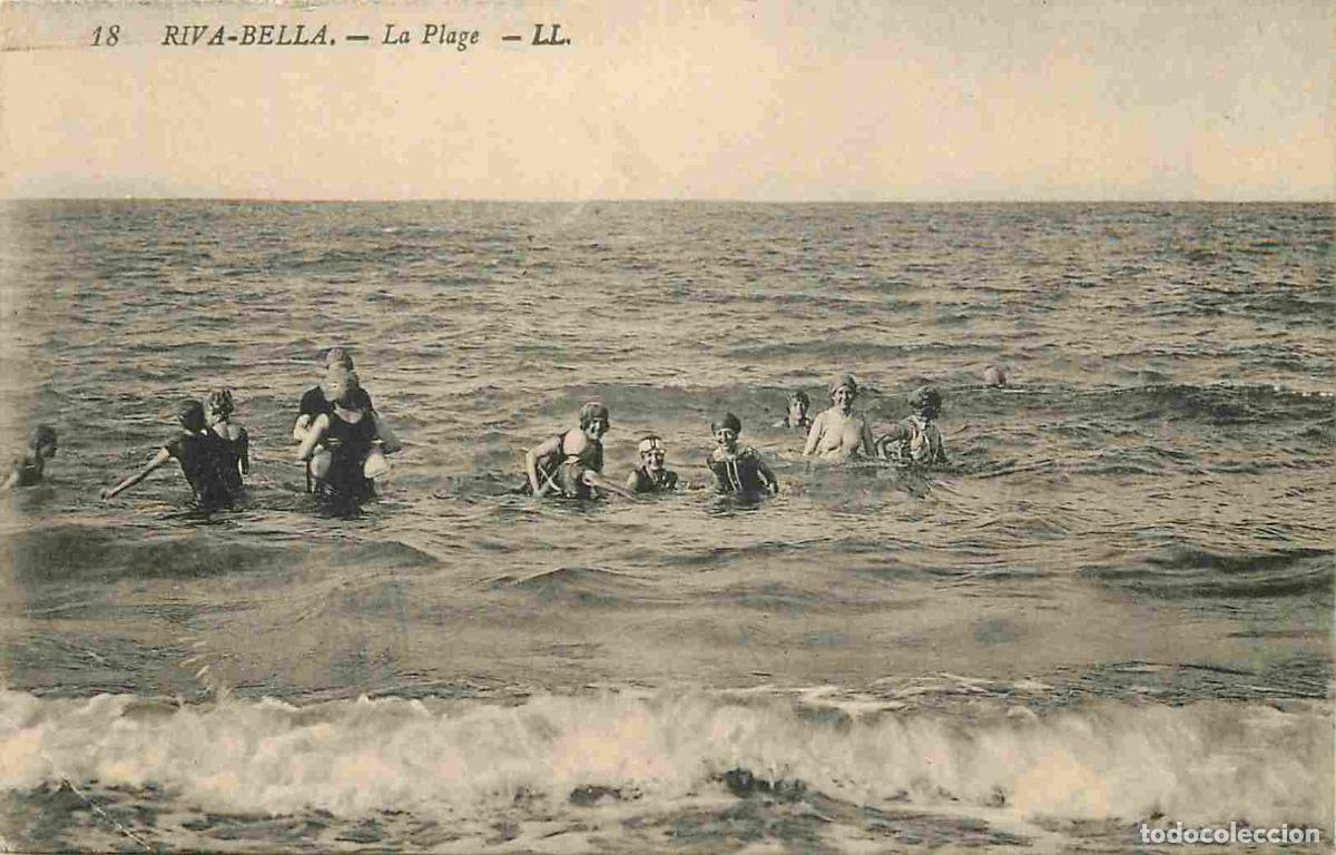 Cartes Postales: France - 14 - Riva Bella - La Plage - Anim&eacute;e - Sc&egrave;nes de Plage - Femme aux seins nus - Baigneuses -