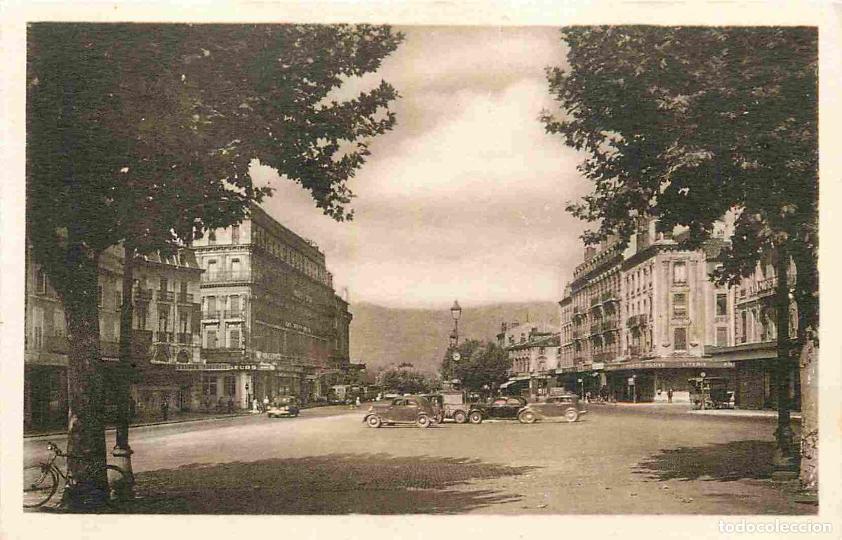 Cartes Postales: France - 26 - Valence - Place de la R&eacute;publique - Anim&eacute;e - Automobiles - CPA - Voir Scans Recto-Verso