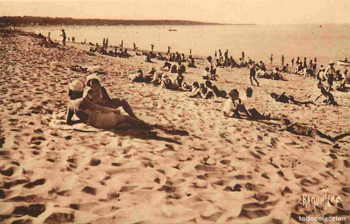 Postkarten: France - 17 - Ile d'Ol&eacute;ron - Plage de Boyardville - Anim&eacute;e - Sc&egrave;nes de Plage - Femme en maillot de b