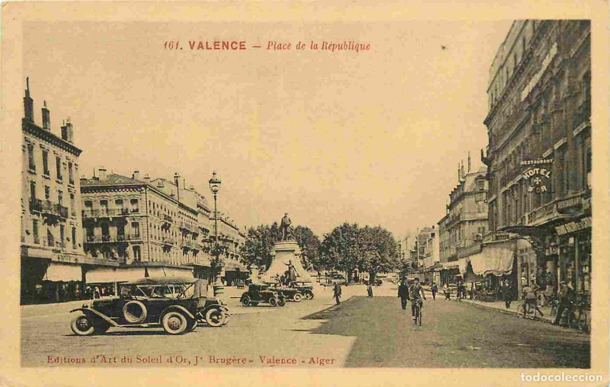 Cartes Postales: France - 26 - Valence - Place de la R&eacute;publique - Anim&eacute;e - Automobiles - CPA - Voir Scans Recto-Verso